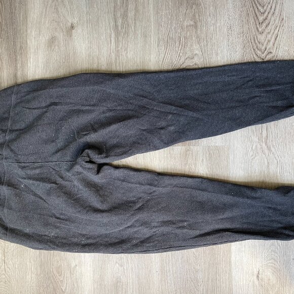 Grey cropped Lululemon track pants - Picture 2 of 4